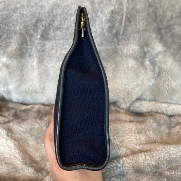 ❤️SOLD❤️ Authentic Vintage Chanel Clutch in black/navy Clutch - Picture 5 of 12